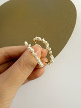 Load image into Gallery viewer, Dia Pearl Hoop Earring