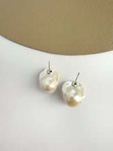 Load image into Gallery viewer, Drea Pearl Stud Earrings