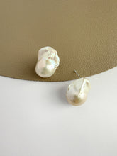 Load image into Gallery viewer, Drea Pearl Stud Earrings