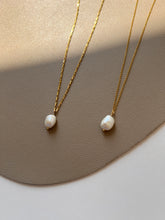 Load image into Gallery viewer, Becca Baroque Pearl Necklace Adjustable