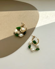 Load image into Gallery viewer, Margaret Pearl Huggie Hoop Earring