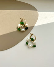 Load image into Gallery viewer, Margaret Pearl Huggie Hoop Earring