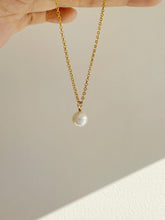 Load image into Gallery viewer, Harper Pearl Dainty Necklace