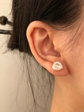 Load image into Gallery viewer, Erin 925 Sterling Silver Baroque Pearl Stud Earrings