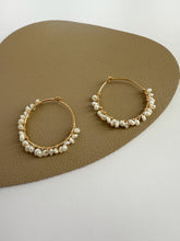 Load image into Gallery viewer, Dia Pearl Hoop Earring

