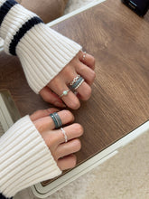 Load image into Gallery viewer, Dot Dot Silver Ring
