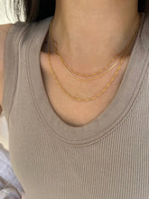 Load image into Gallery viewer, Wavy Twist Singapore Chain Necklace
