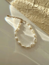 Load image into Gallery viewer, Olivia 14K Gold Baroque Beaded Pearl Bracelet
