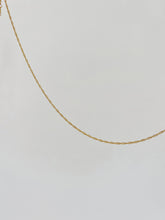 Load image into Gallery viewer, Wavy Twist Singapore Chain Necklace
