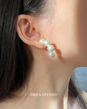 Load image into Gallery viewer, Ellie 14K Gold Natural Cotton Pearl Hoop Earring
